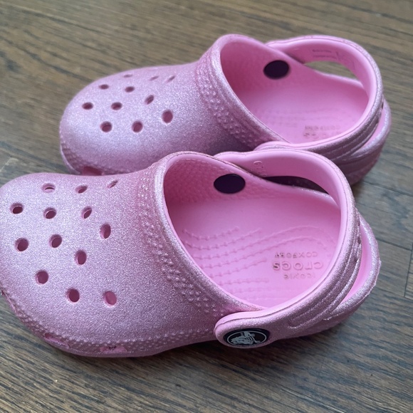 Pink sparkly toddler crocs (size 7) - Picture 3 of 4